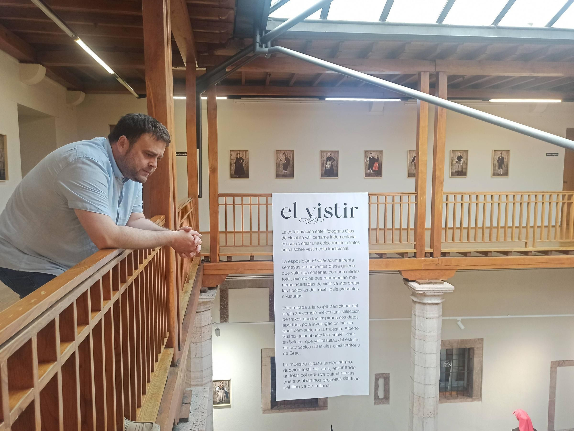 EN IMÁGENES | Así es la exposición "El vistir" sobre el traje tradicional asturiano