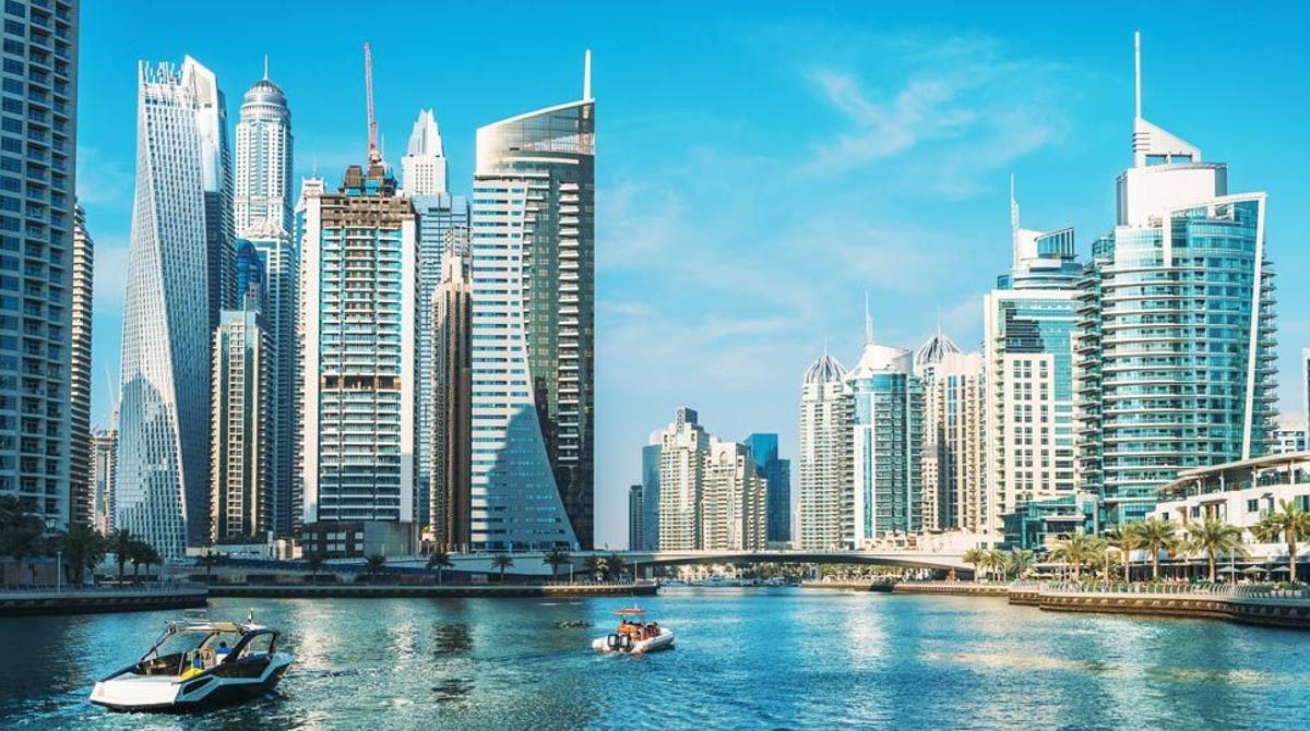 Dubai Marina, canal y rascacielos