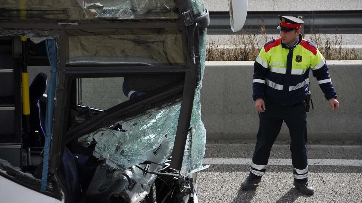 fsendra5909928 tarrega 24 02 2007     accidente entre un camion y un autoca180504132840