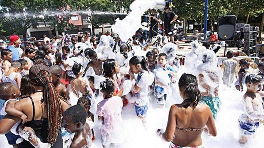 Salt viu la segona jornada de Festa Major amb escuma i rumba infantil