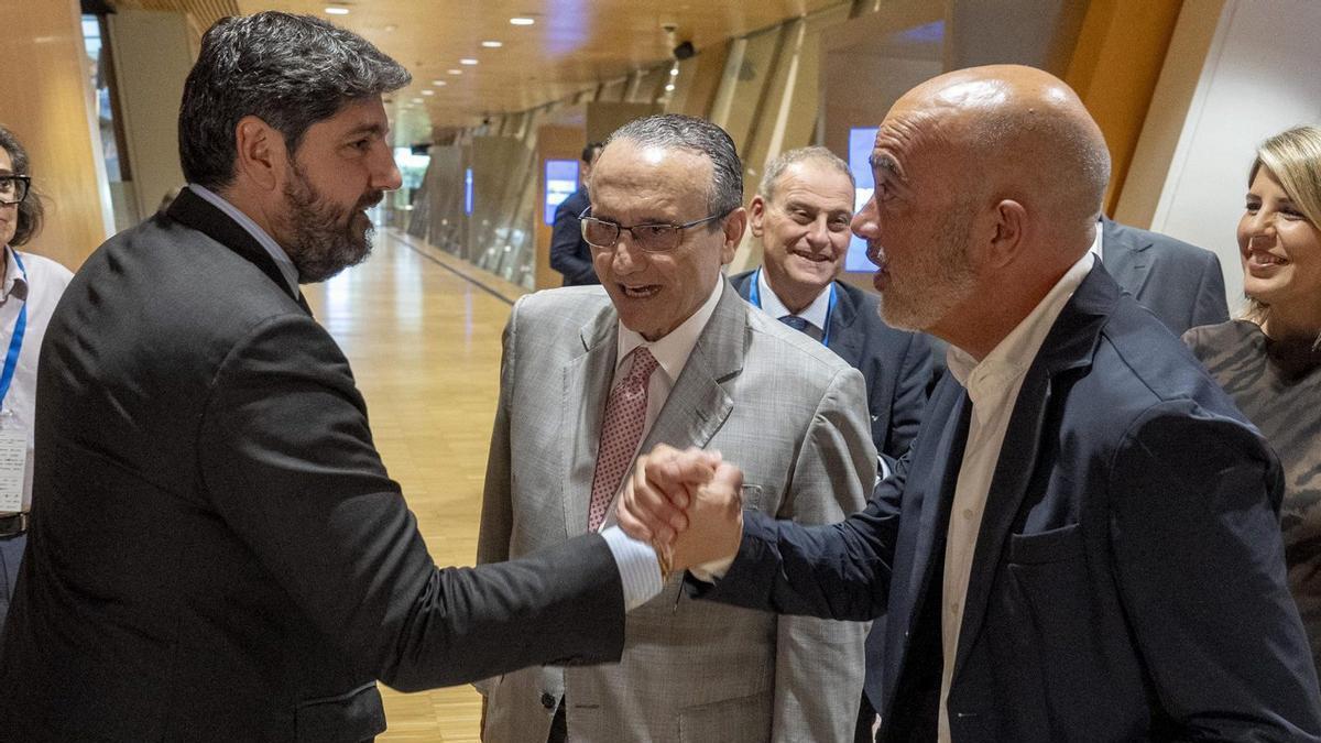 Un moment del còctel ‘afterwork’ després del final de la primera jornada del Fòrum del Mediterrani.