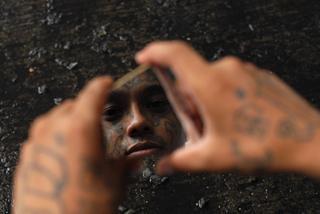 Pandilleros violentos de El Salvador se rehabilitan mientras están en prisión