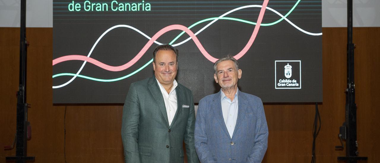 Karel Mark Chichon y Pedro Justo Brito, ayer, tras la presentación de la nueva programación.