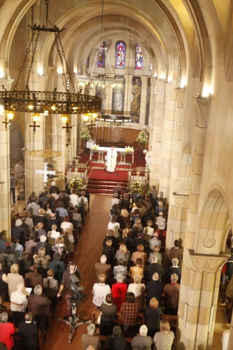 Misa del Día de Todos los Santos oficiada por el arzobispo de Oviedo