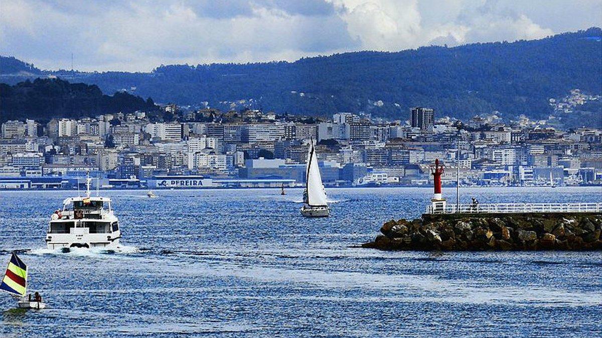 Barcos en el puerto pontevedrés de Cangas