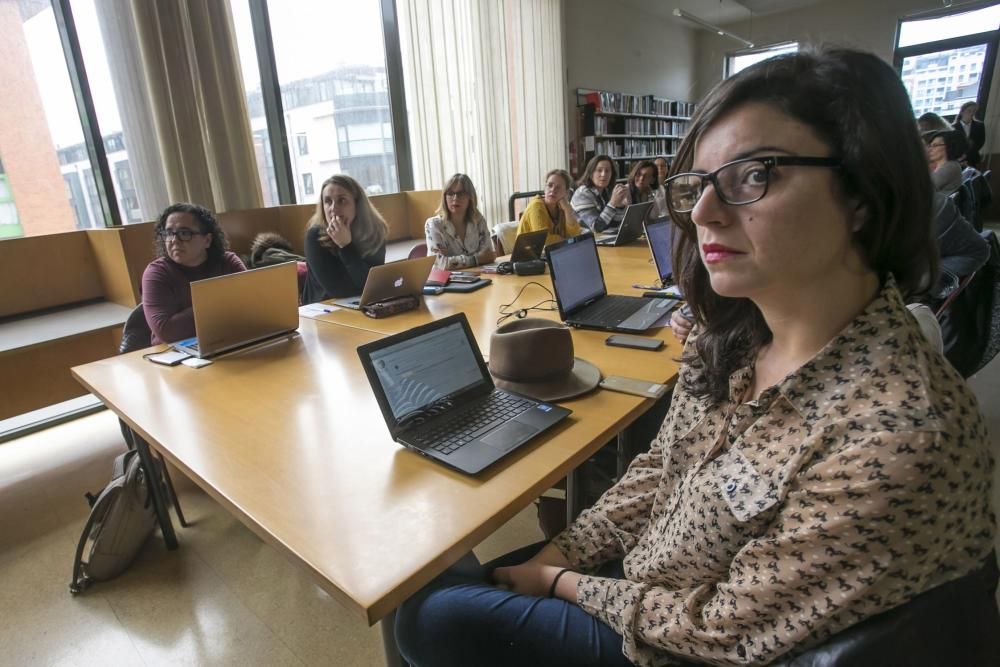 "Editatón" de la Wikipedia en la biblioteca del Campus de Humanidades