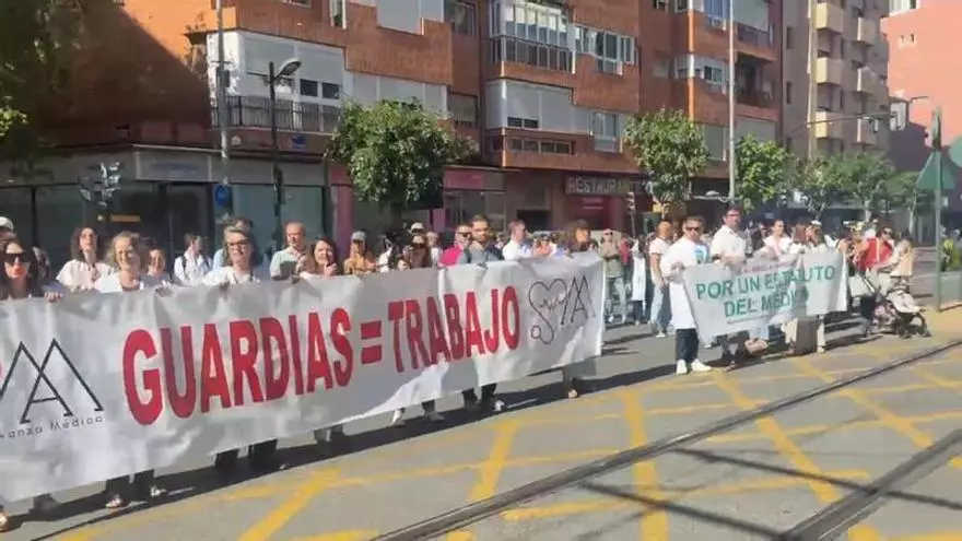 Nueva protesta de médicos frente a la Consejería de Salud, en Murcia