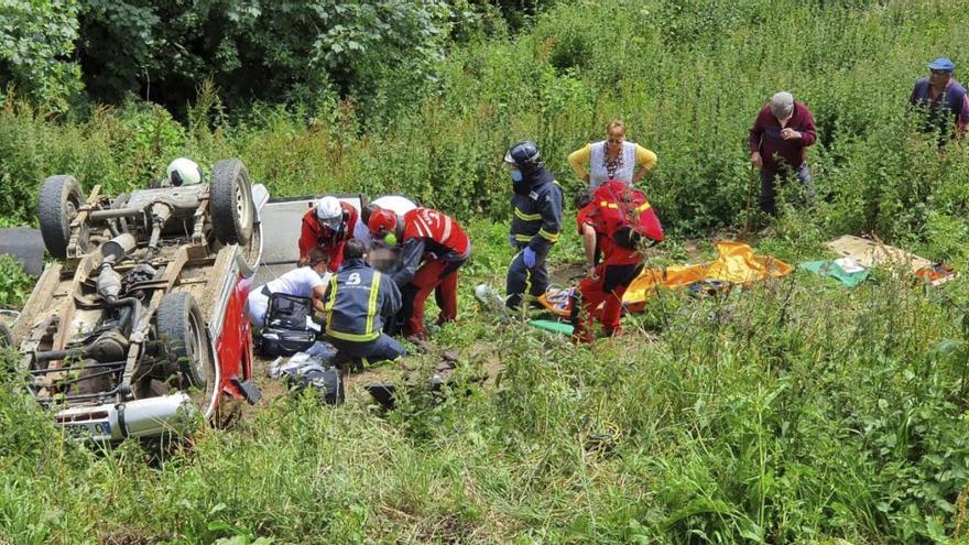 Un hombre de 80 años, muy grave al caer con su coche por un desnivel de 20 metros en Belmonte