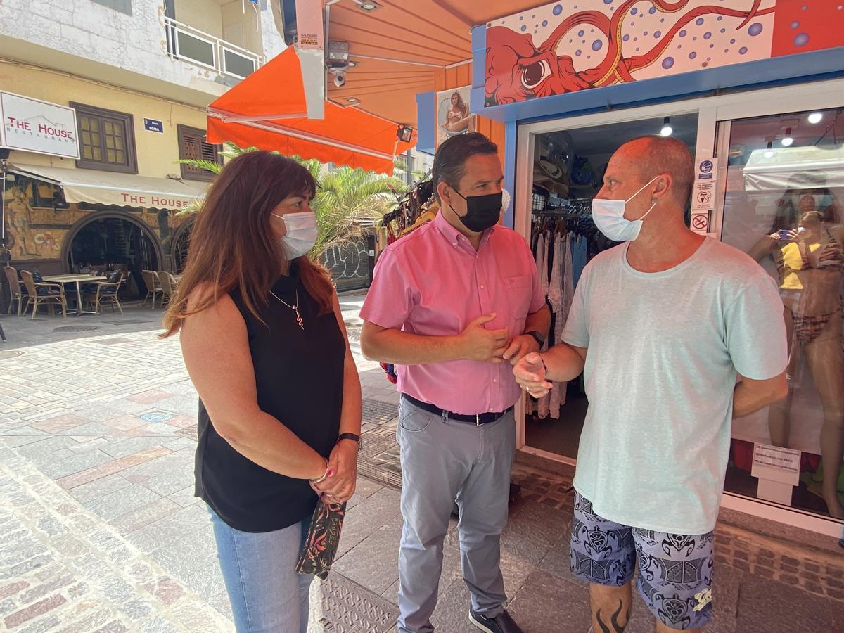 José Julián Mena, Raquel García y un autónomo local