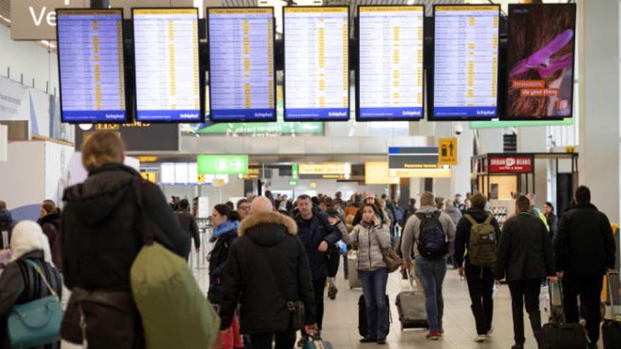 Las cancelaciones y los retrasos también afectaron al aeropuerto de Schiphol (Holanda).