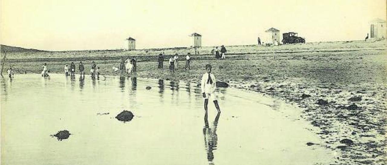 La infancia a pie de playa en los primeros años del veraneo en la Illa da Toxa.