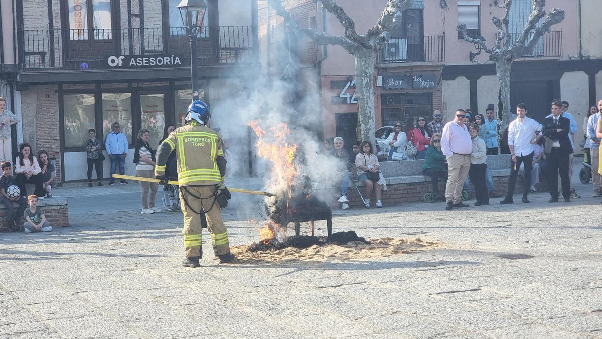 GALERÍA | Toro despide la Semana Santa con la "Quema del Judas" GALERÍA | Toro despide la Semana Santa con la "Quema del Judas"