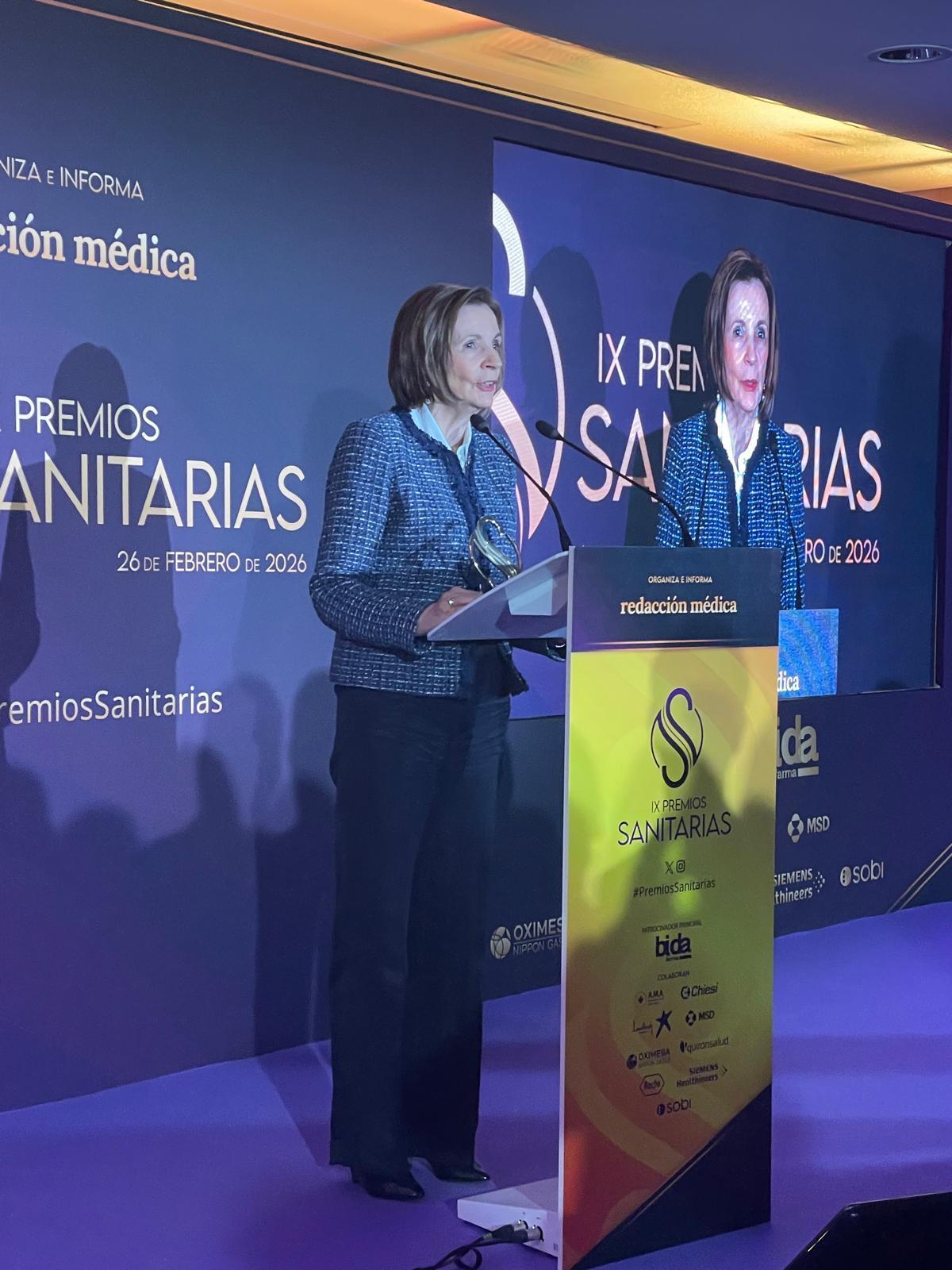 La directora científica del Instituto de Investigación Sanitaria de Santiago, Luz Couce, agradeciendo el premio.