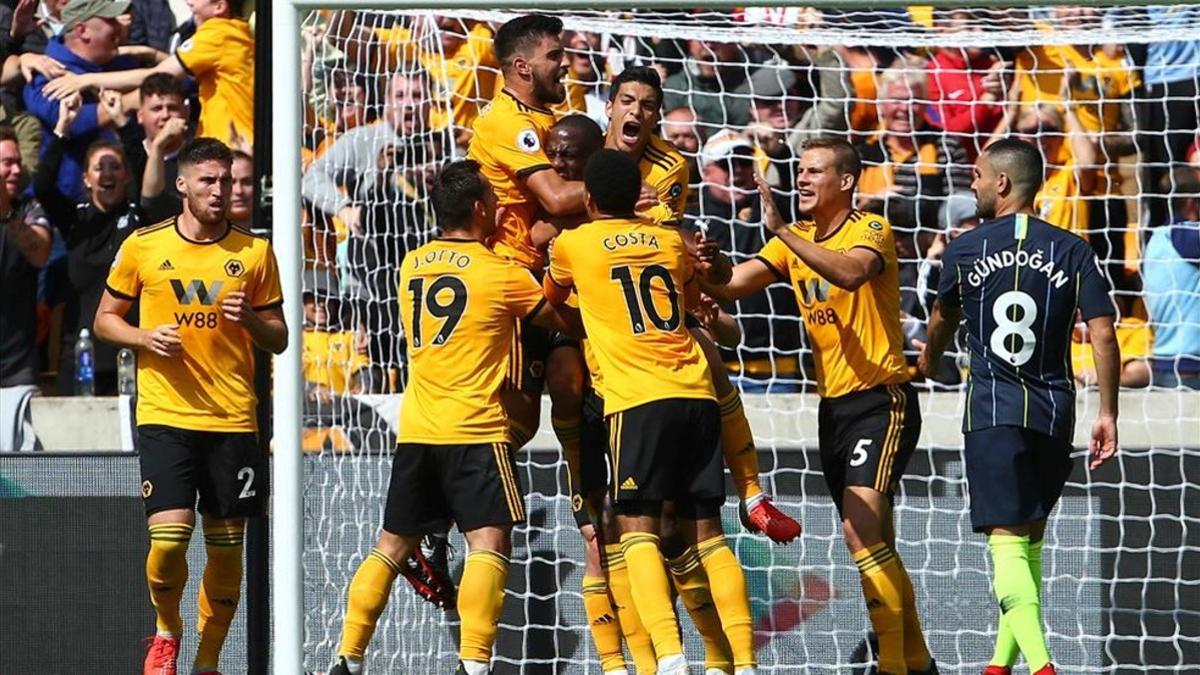 Los jugadores del Wolverhampton celebrando el gol del empate ante el City