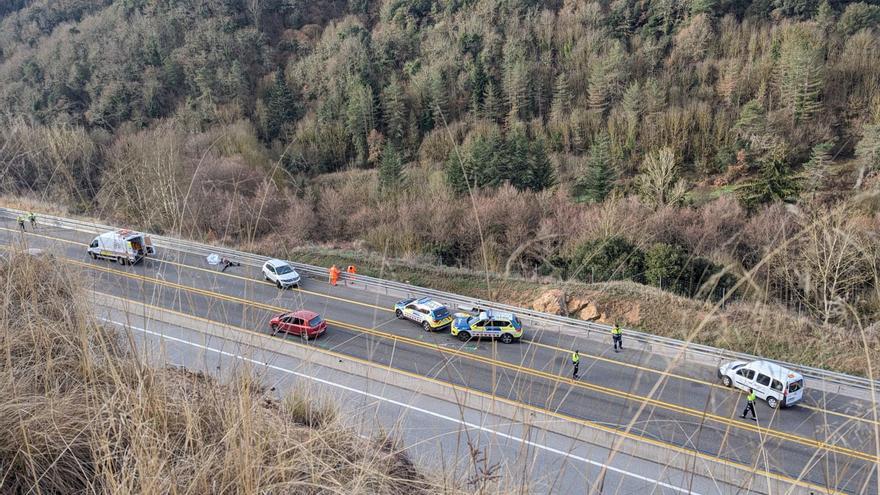 Mor un home de 64 anys en un xoc frontal entre dos turismes a la C-25 a Sant Sadurní d’Osormort