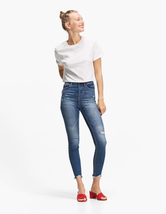 Jeans de tiro alto - Stradivarius  19,99 euros