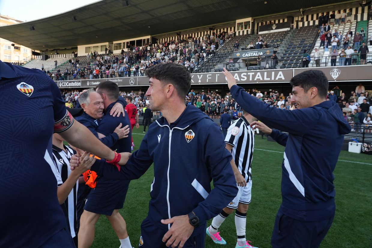 ¡Las mejores imágenes de la celebración del ascenso a Segunda Federación del Castellón B!