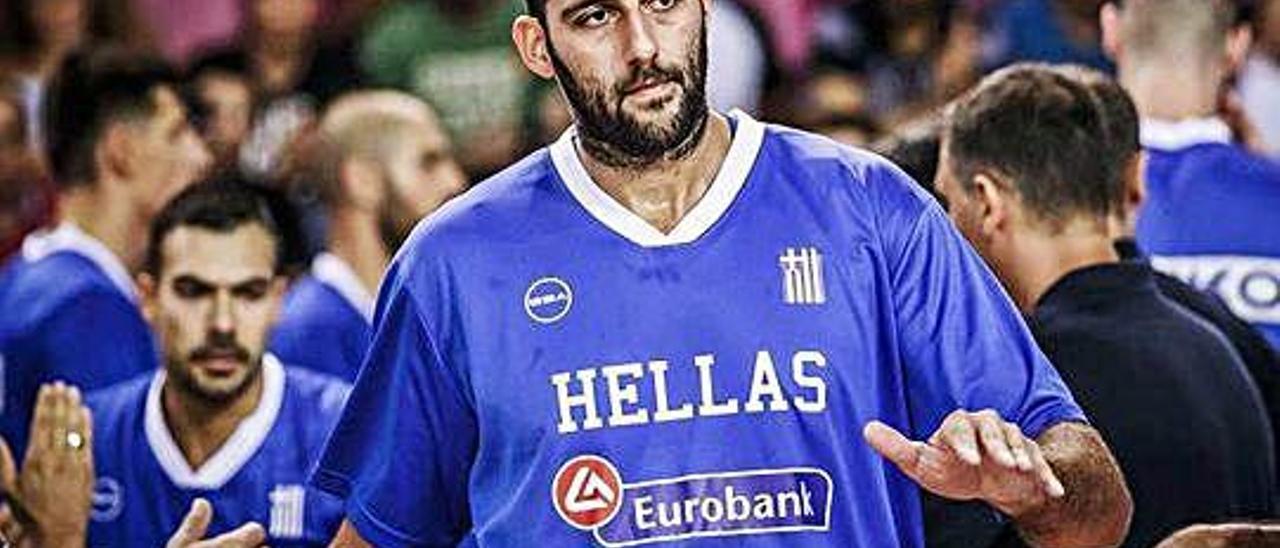 El pívot Ioannis Bourousis, con la camiseta de la selección de Grecia.