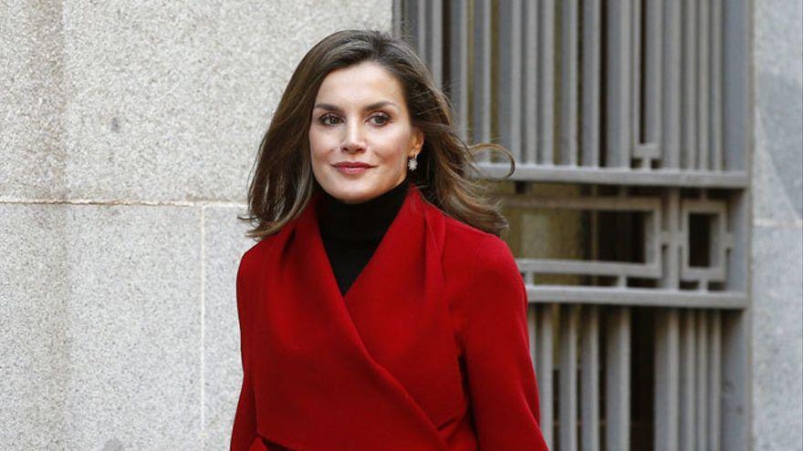 La reina Letizia también aporta a la costumbre algunas piezas