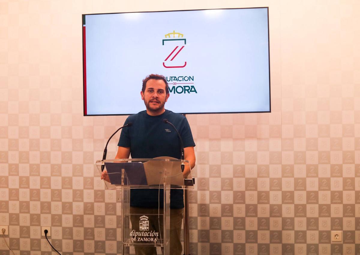 Zamora. El presidente en funciones de la Diputación de Zamora, Victor López de la Parte, mantiene una reunión con los Consejos Reguladores de las Denominaciones de Origen, Marcas de Garantía e Indicaciones Geográficas Protegidas, preparatoria a FROMAGO. Y atiende a los medios
