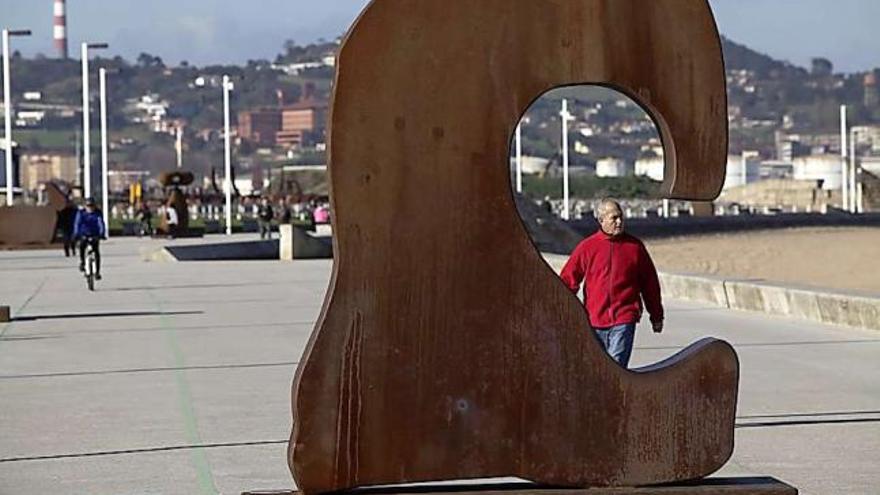 Aspecto actual del paseo marítimo de Poniente, donde hosteleros y vecinos plantean organizar actividades.