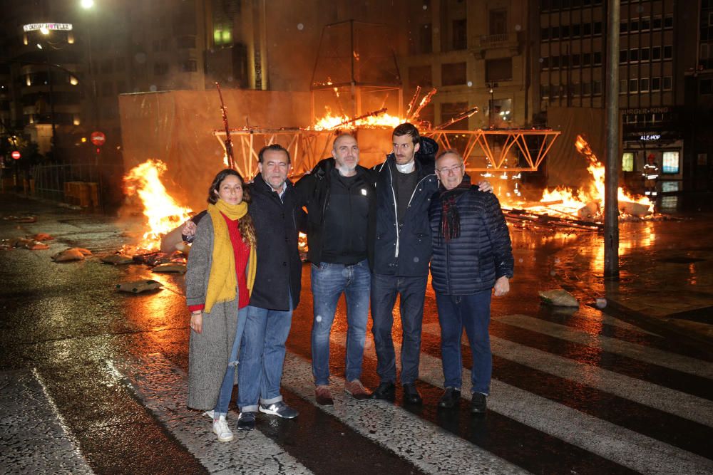 Así ha sido la cremà de la falla municipal