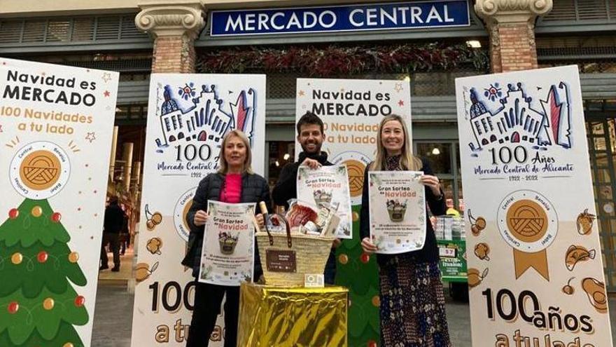 Los mercados de Alicante sortean 25 cestas entre sus clientes como campaña navideña