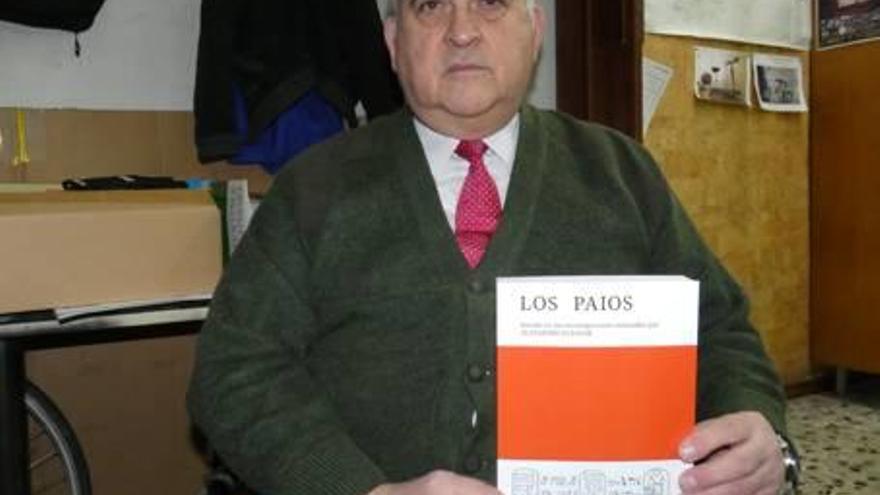 Michel Rodellas, amb el llibre «Los Paios».