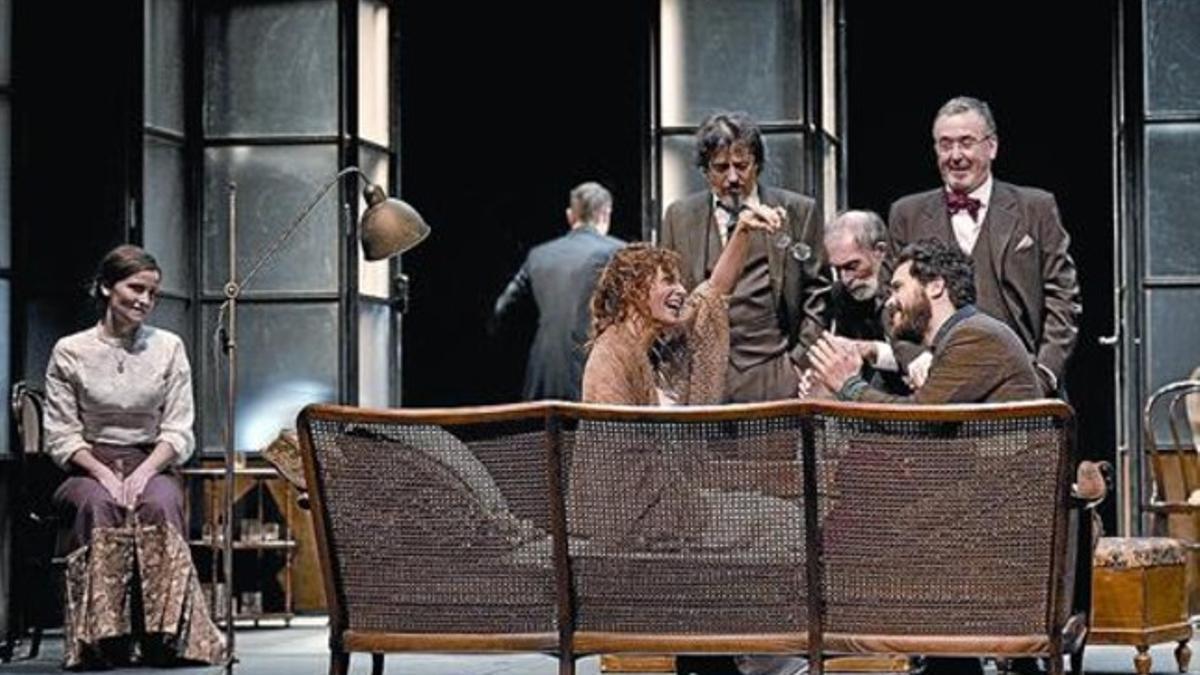 Una escena de 'L'hort dels cirerers', la primera dirección de Julio Manrique en el Teatre Romea.