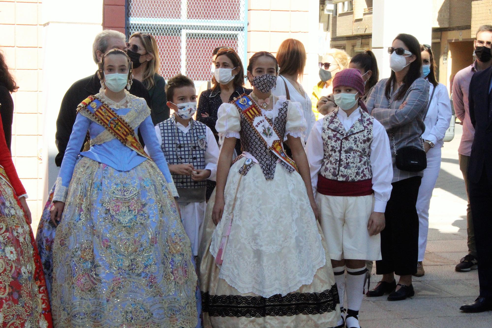 Carmen, Nerea y las cortes acompañan a las fallas de Quart y Xirivella en la procesión de la Senyera