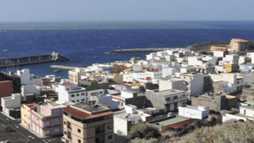 La Restinga, ayer, con la mancha a la vista. i EFE