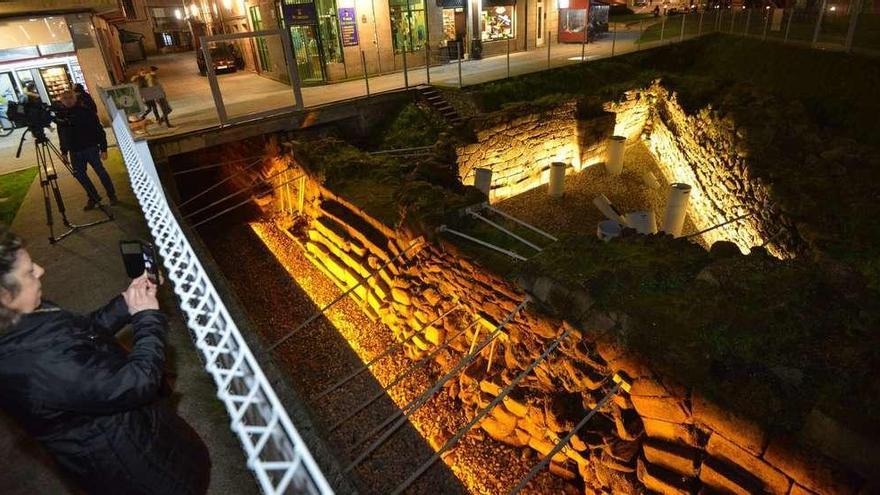 Nueva iluminación en el yacimiento de la cabecera Sur del puente de O Burgo. // G. Santos