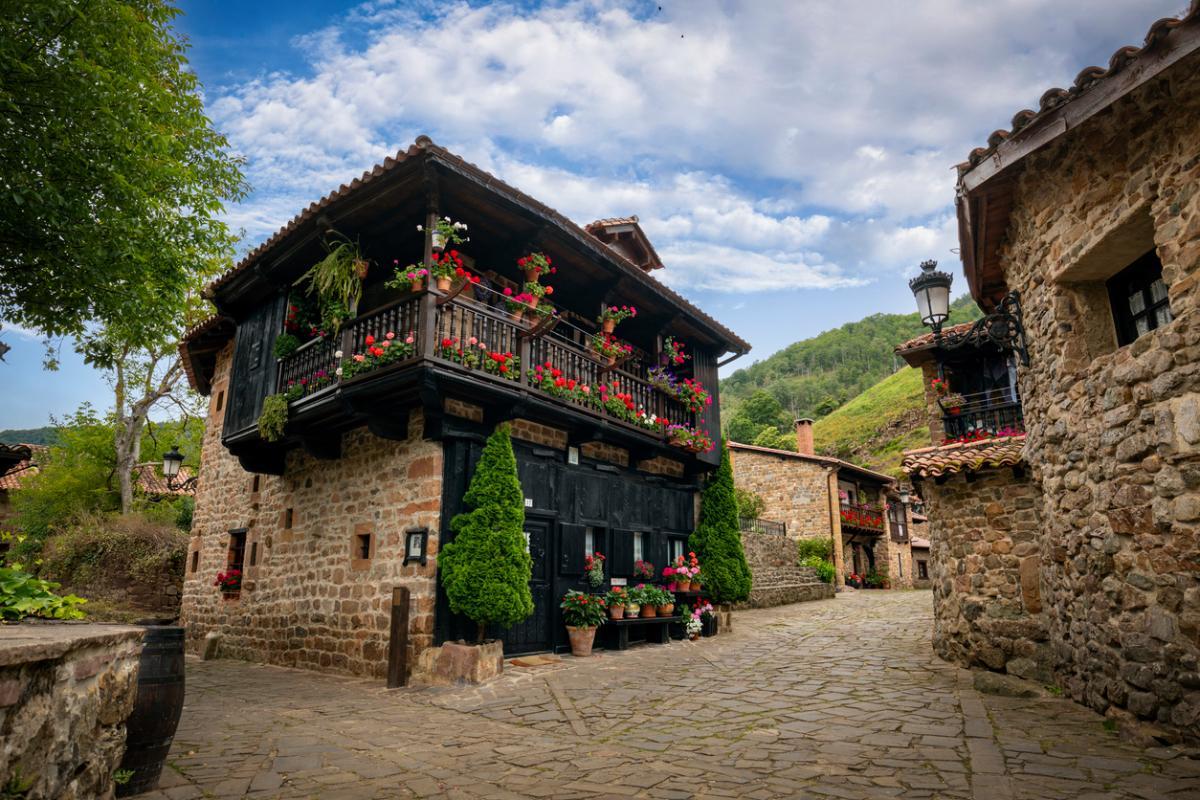 El pueblo donde se come "el mejor cocido de España" es el más antiguo de Cantabria