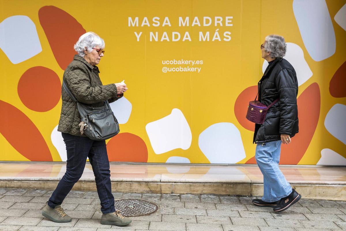 Cartel desde fuera del espacio.