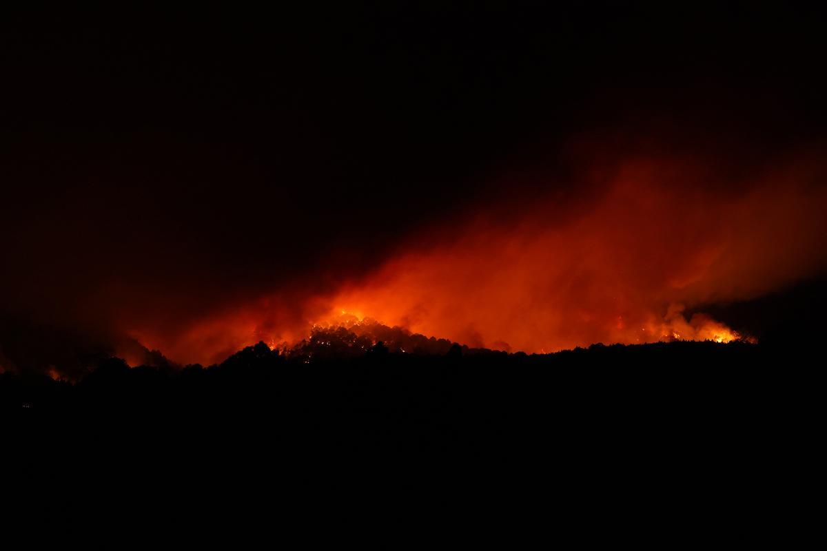 El incendio forestal de Tenerife, sin control