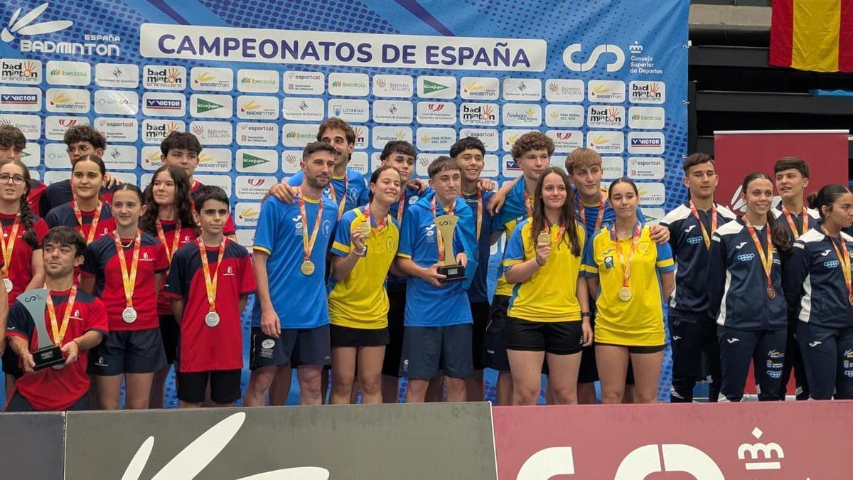 El equipo inclusivo asturiano, oro en el Campeonato de España, en el podio.