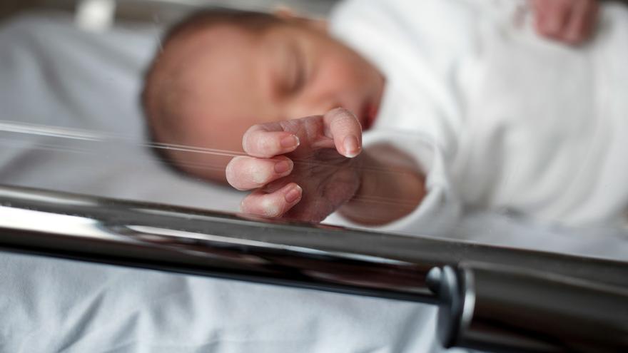 Nace en Alicante el primer bebé en España libre del mal de huesos de cristal mediante selección genética de embriones