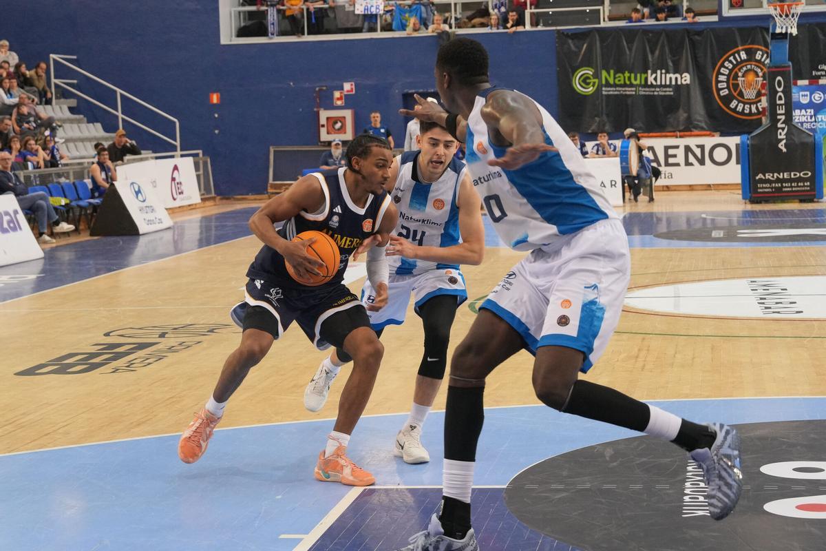 El Alimerka Oviedo Baloncesto suma su segunda victoria en San Sebastián
