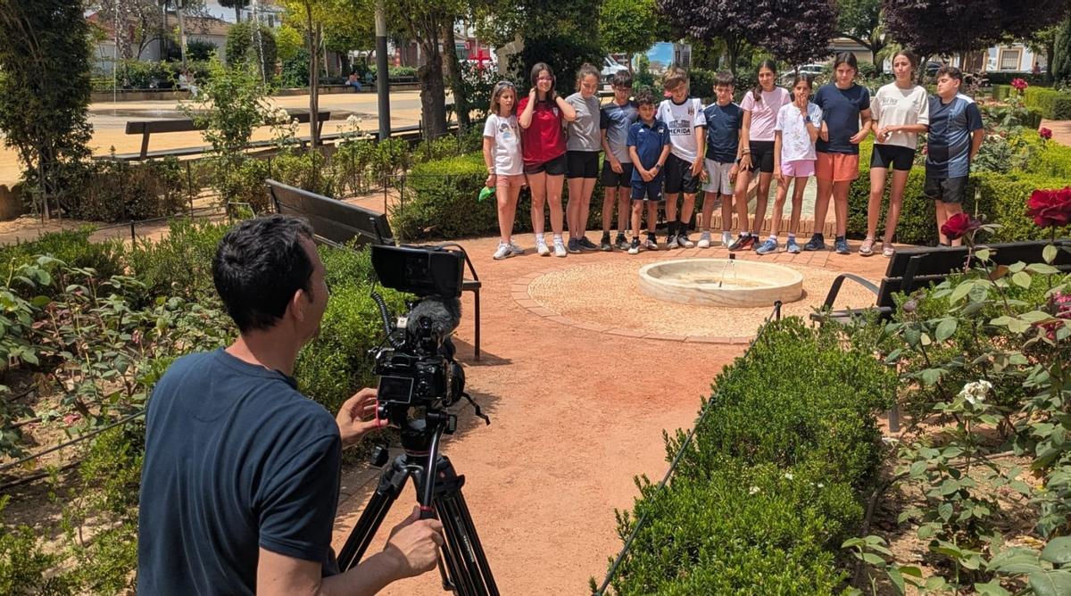 Niños participantes en el vídeo de la campaña medioambiental de Posadas.