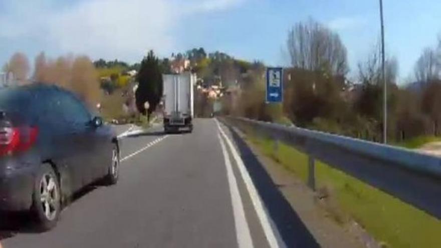 Un ciclista graba a 49 conductores mientras le adelantaban