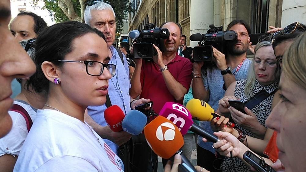 Protesta por la desprotección de una menor que denunció que su novio la violó en Palma