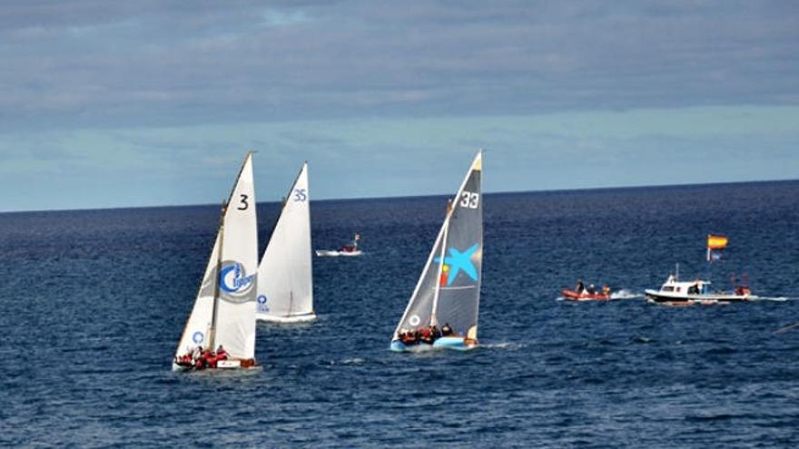 Imagen de la regata del campeonato provincial disputada el pasado sábado en la bahía capitalina.