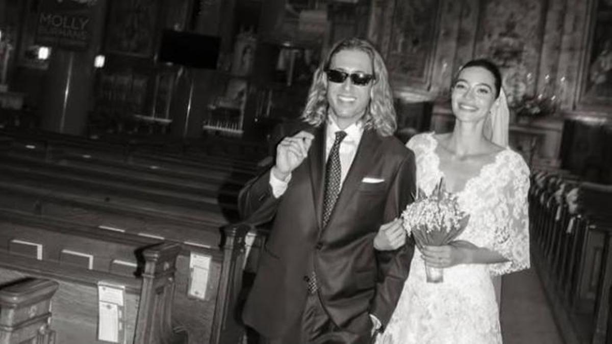 La pareja casandose en Nueva York.