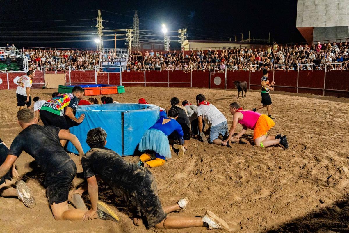 El particular Grand Prix de l'Alcora volvió a convertirse en uno de los actos m´ñas divertidos de las celkebraciones.