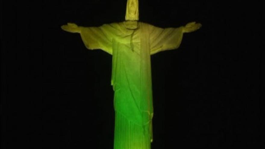 El Cristo de Corcovado se pone la "canarinha"