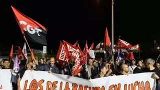 Empieza la huelga de limpieza en Zaragoza con unos servicios mínimos al máximo y acoso a una concejala