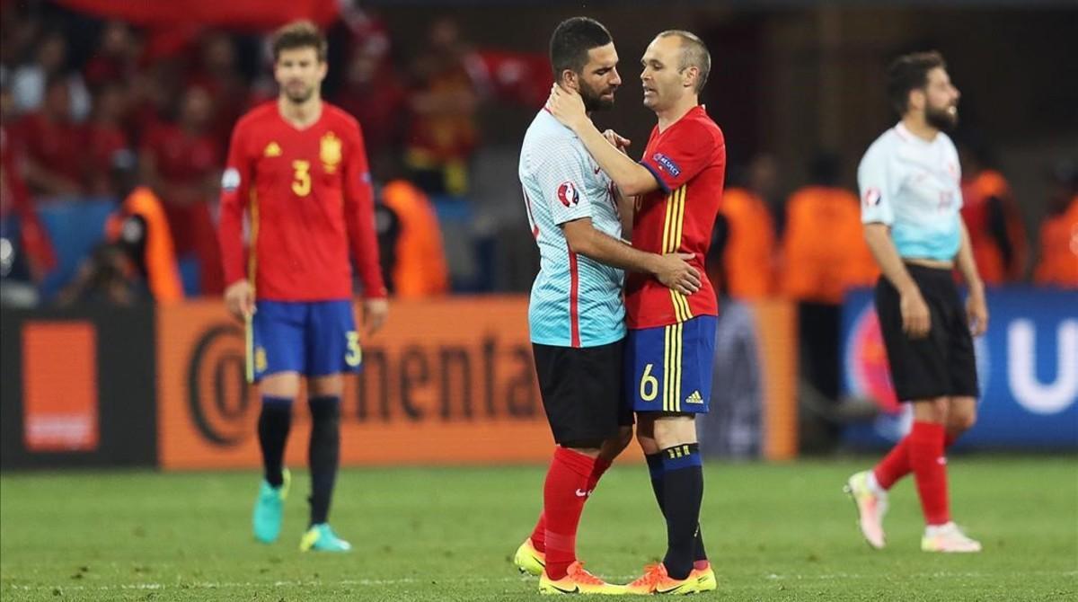 ecarrasco34343416 spain s midfielder andres iniesta  c r  encourages160617233045