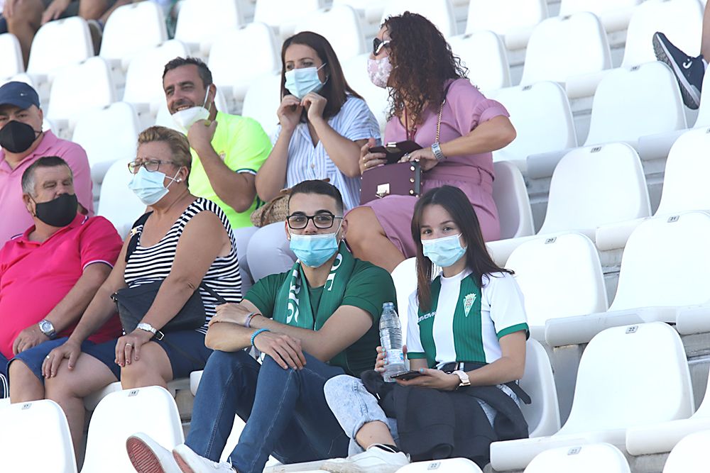 Aficionados asistentes al encuentro Córdoba CF-Don Benito