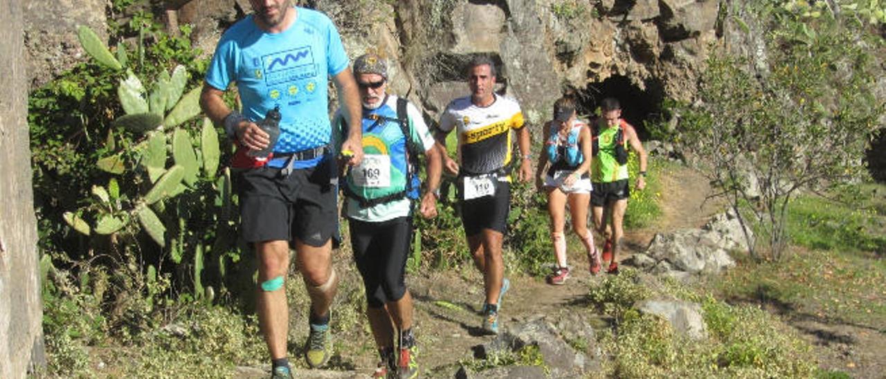 Corredores de trail running durante una de las pruebas disputadas el pasado año.