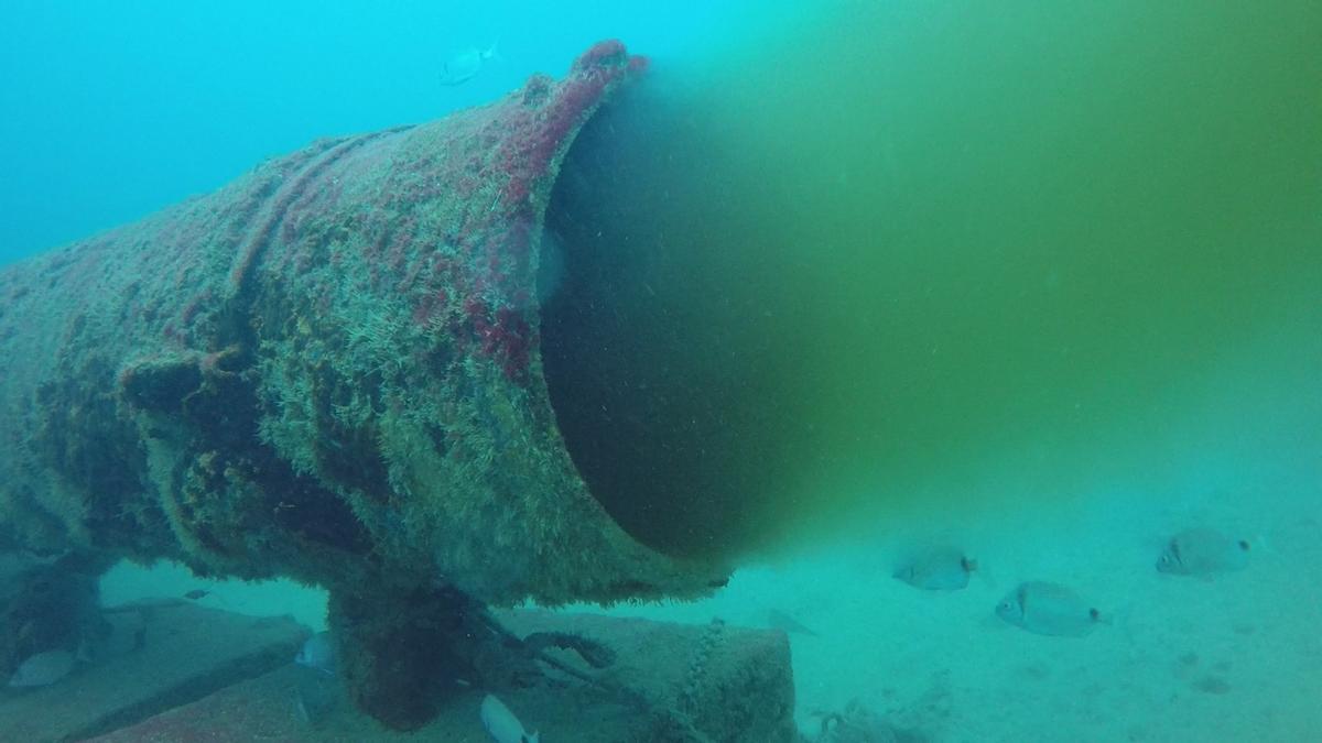L’emissari submarí de la depuradora de Gandia que aboca el cabal mar endins